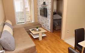 Luxury Apartments - With Balcony 12 And 12A